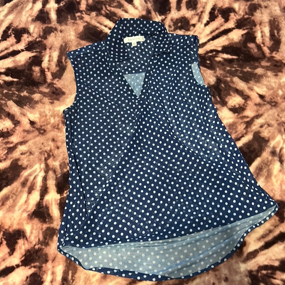 Sleeveless woman’s blouse